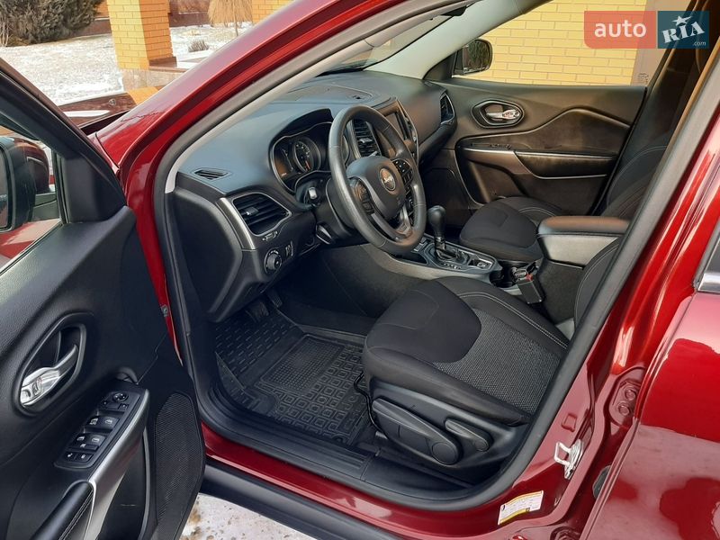 Внедорожник / Кроссовер Jeep Cherokee 2019 в Полтаве