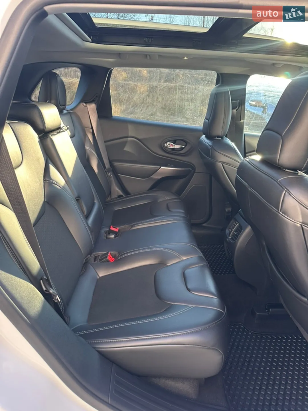 2019 Jeep Cherokee - мініатюра 16