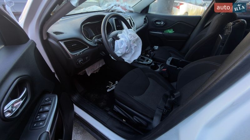 Внедорожник / Кроссовер Jeep Cherokee 2019 в Киеве