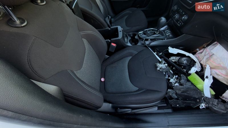 Внедорожник / Кроссовер Jeep Cherokee 2019 в Киеве