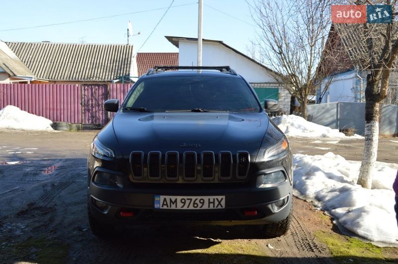 Внедорожник / Кроссовер Jeep Cherokee 2015 в Житомире