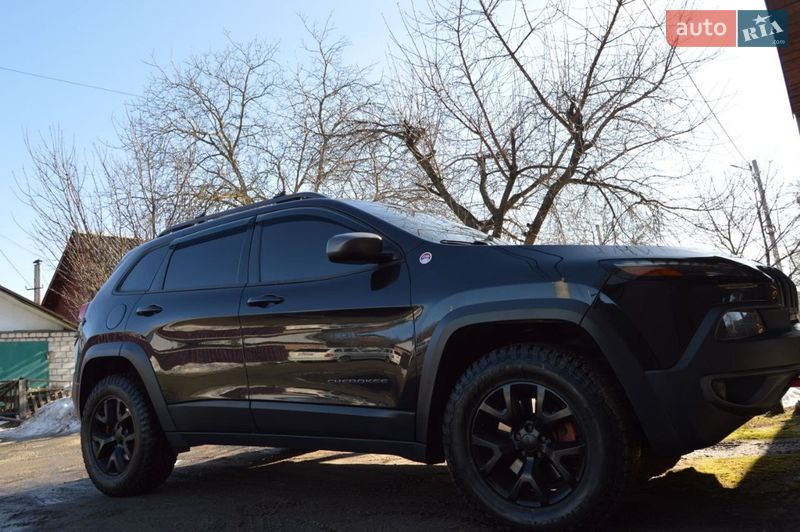 Внедорожник / Кроссовер Jeep Cherokee 2015 в Житомире