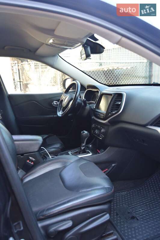 Внедорожник / Кроссовер Jeep Cherokee 2015 в Житомире