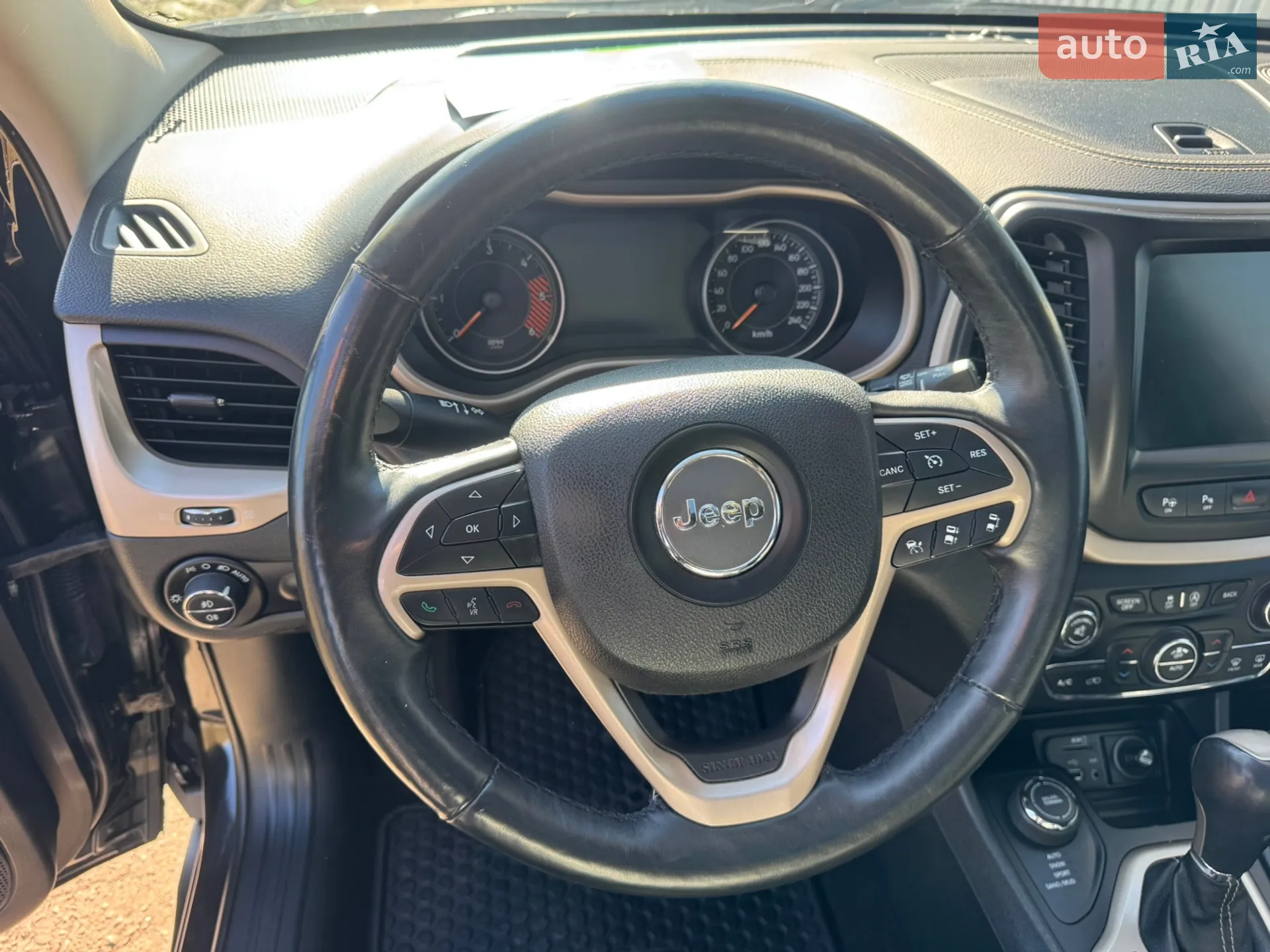 2015 Jeep Cherokee - мініатюра 29