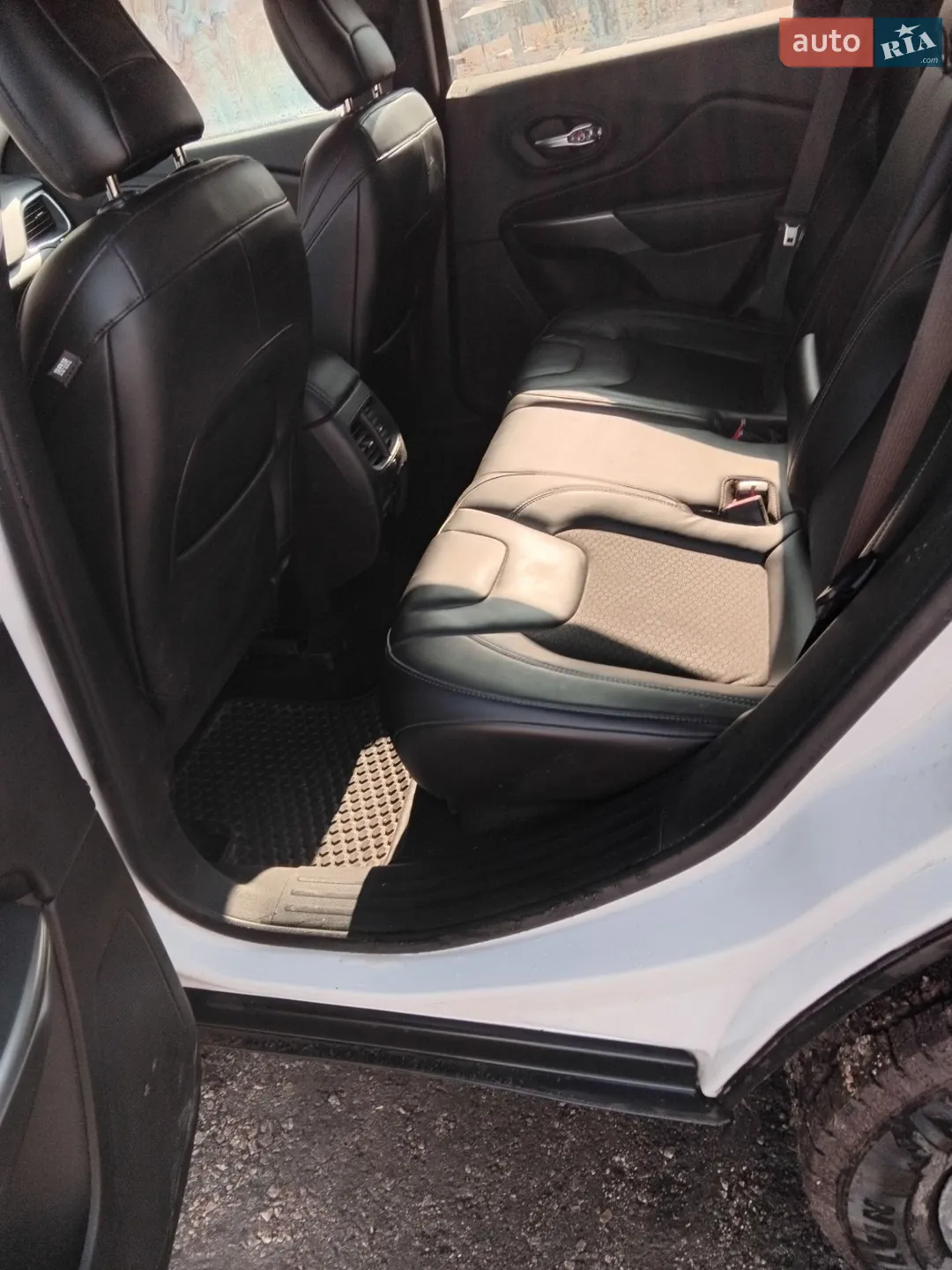 2019 Jeep Cherokee - мініатюра 11