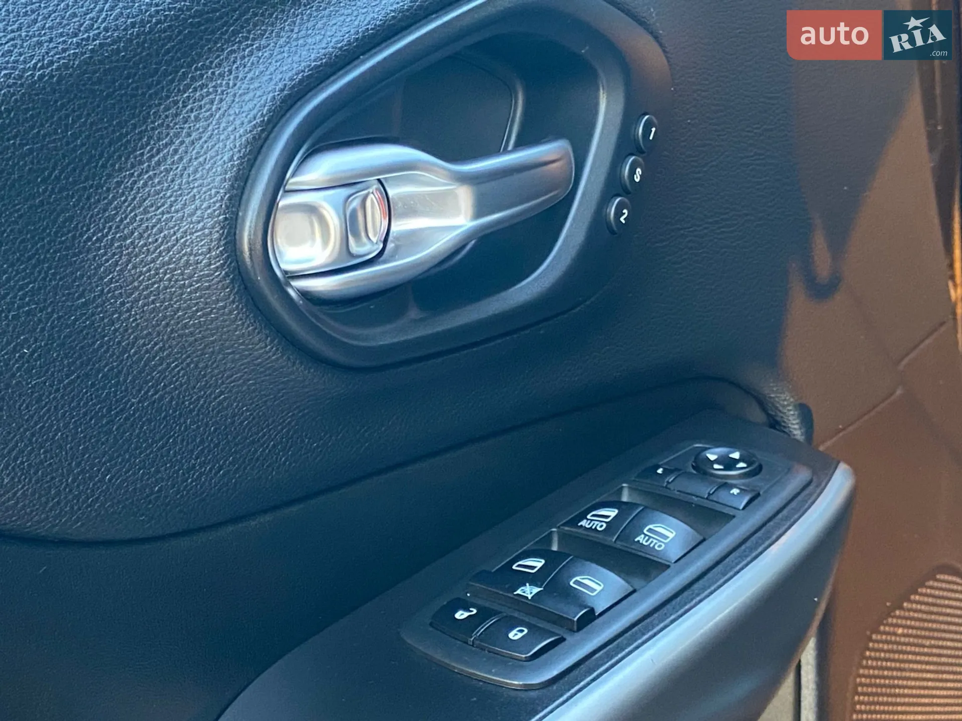 2019 Jeep Cherokee - мініатюра 20