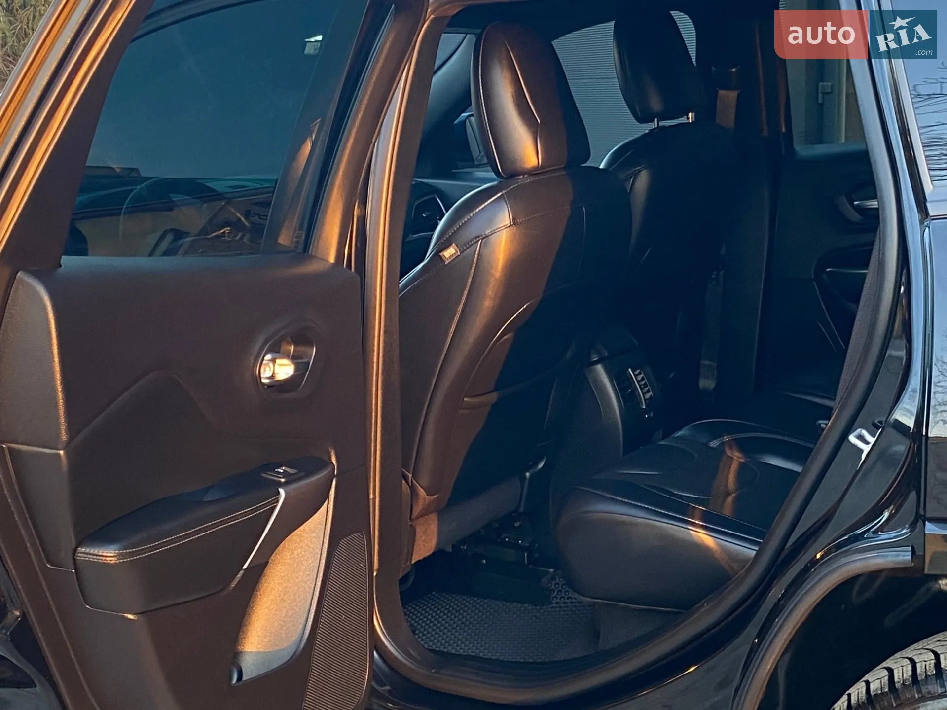 2019 Jeep Cherokee - мініатюра 26