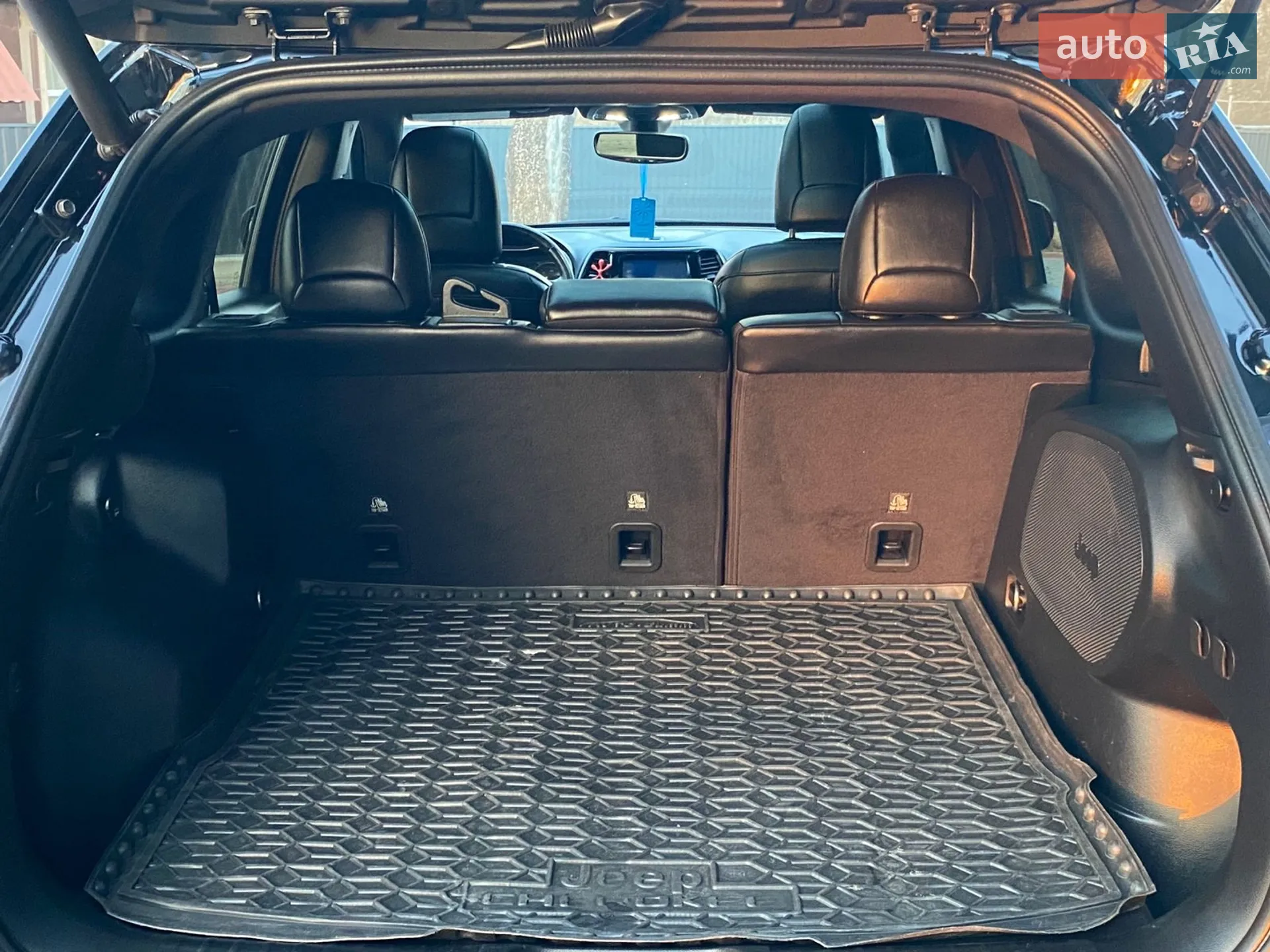 2019 Jeep Cherokee - мініатюра 28