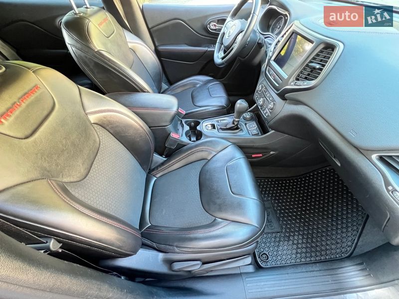 Внедорожник / Кроссовер Jeep Cherokee 2019 в Хмельницком