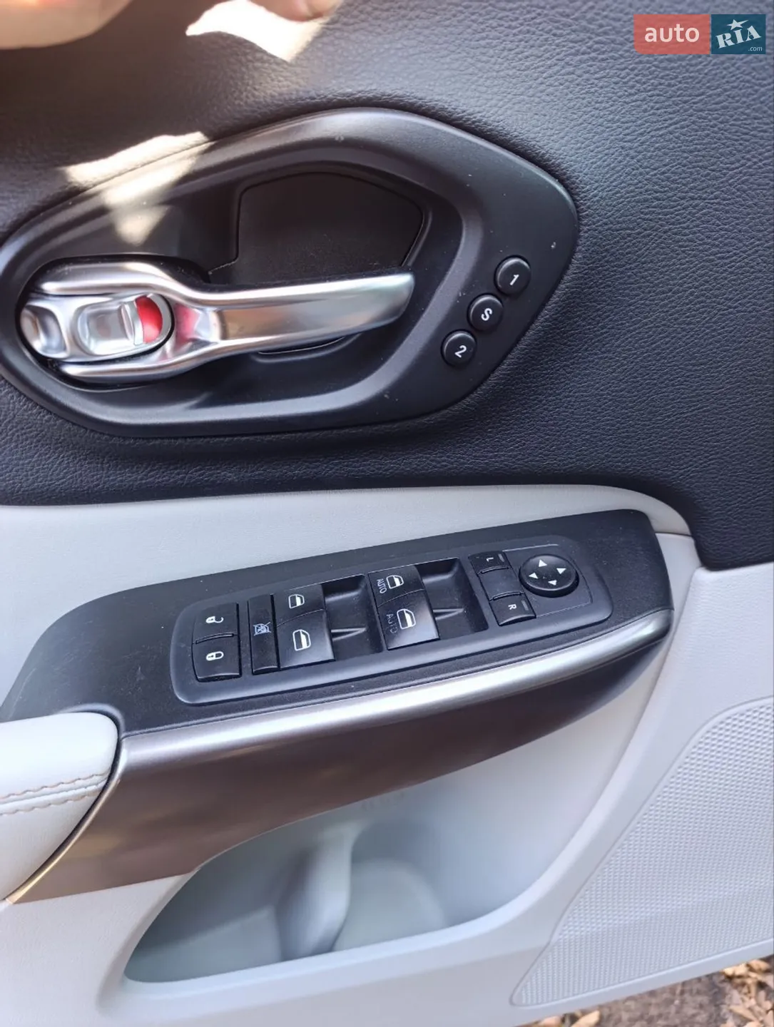 2019 Jeep Cherokee - мініатюра 13