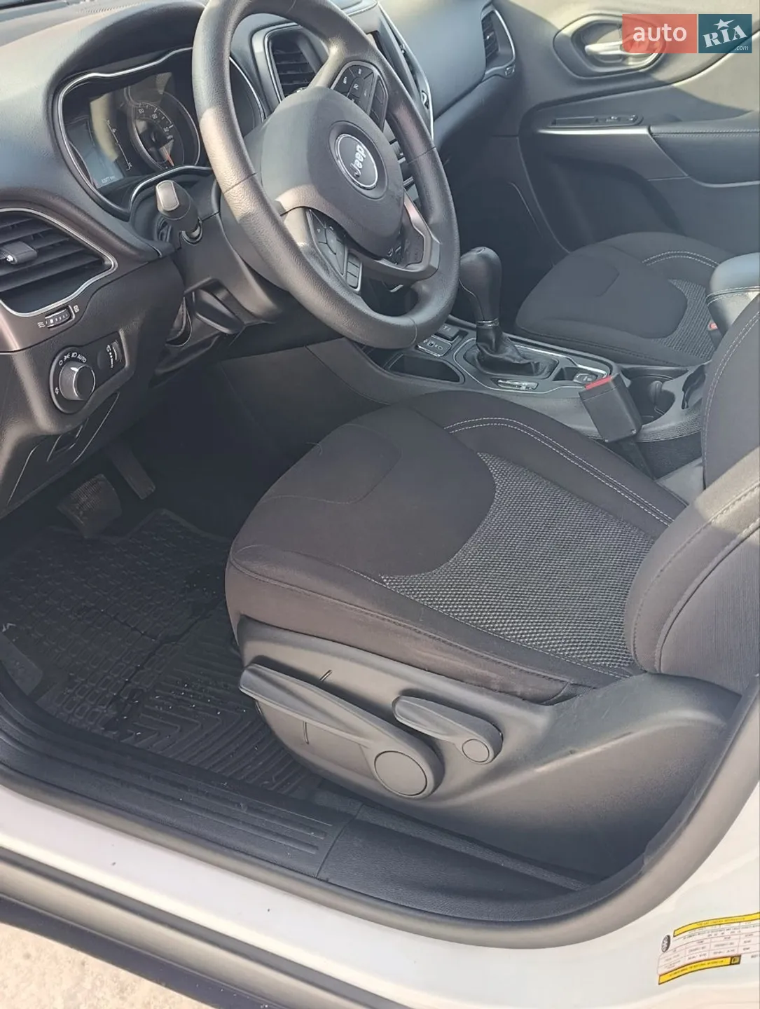 2020 Jeep Cherokee - мініатюра 9