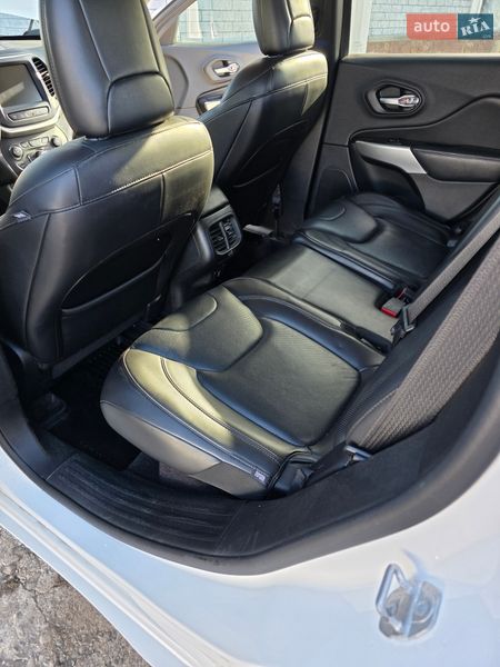 Внедорожник / Кроссовер Jeep Cherokee 2016 в Городенке