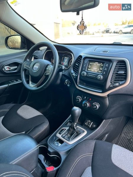 Внедорожник / Кроссовер Jeep Cherokee 2013 в Белой Церкви