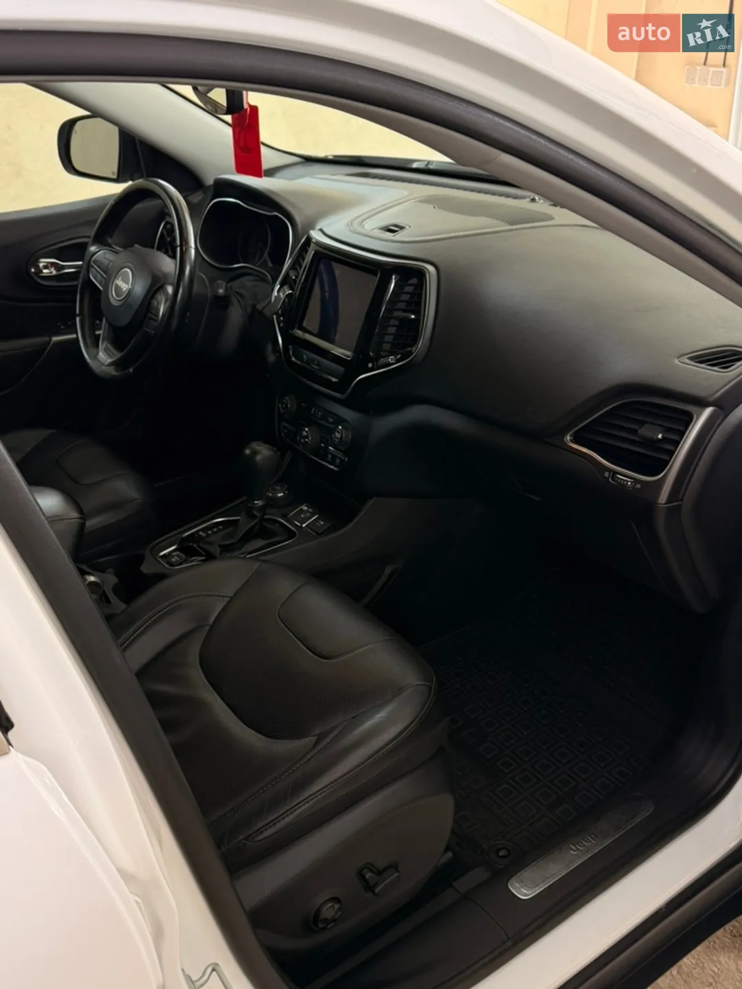 2019 Jeep Cherokee - мініатюра 37