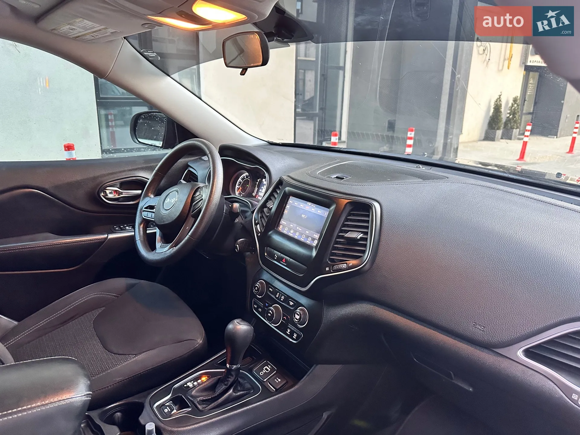 2020 Jeep Cherokee - мініатюра 15