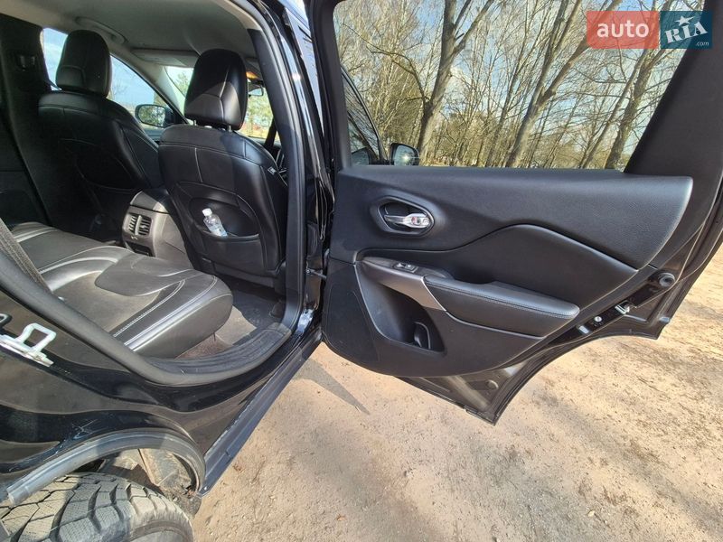 Внедорожник / Кроссовер Jeep Cherokee 2018 в Локачах