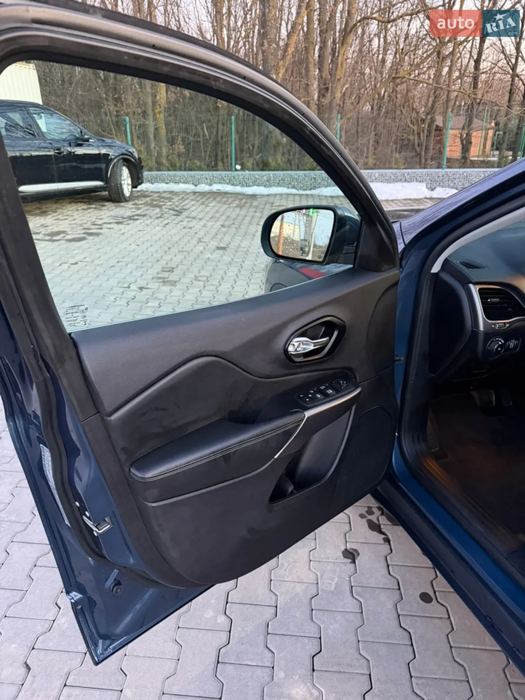 2020 Jeep Cherokee - мініатюра 14