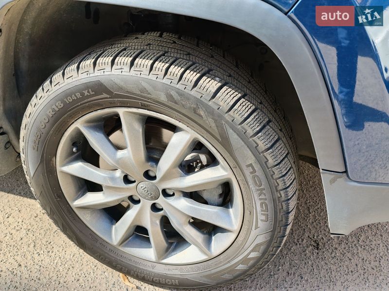 Внедорожник / Кроссовер Jeep Cherokee 2017 в Киеве