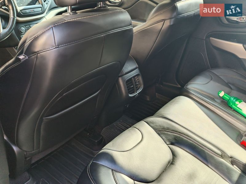 Внедорожник / Кроссовер Jeep Cherokee 2017 в Киеве