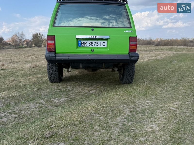 Внедорожник / Кроссовер Jeep Cherokee 1989 в Березному
