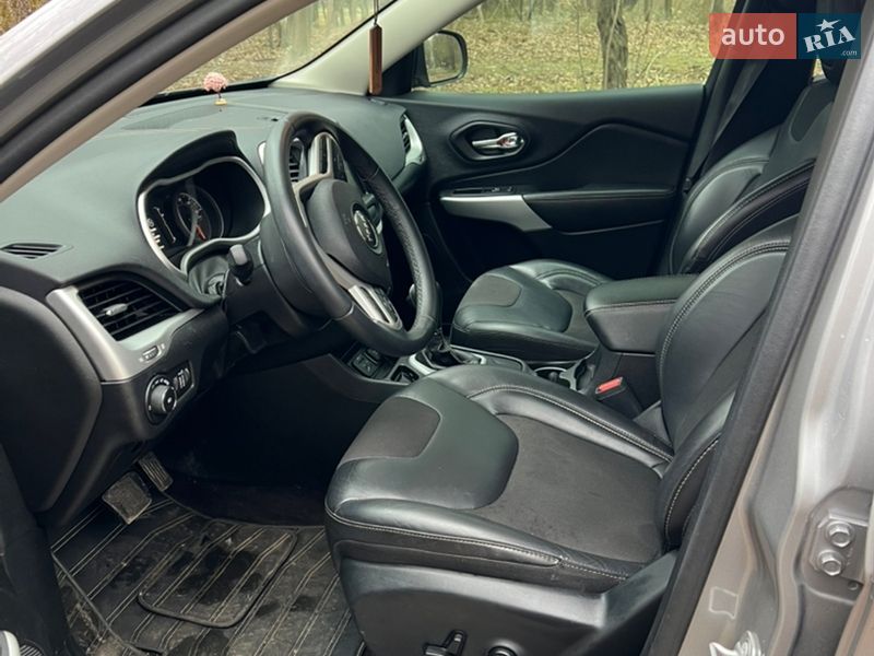 Внедорожник / Кроссовер Jeep Cherokee 2017 в Львове