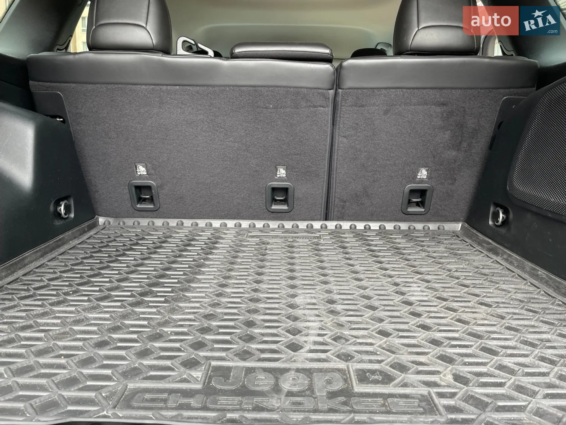 2019 Jeep Cherokee - мініатюра 18