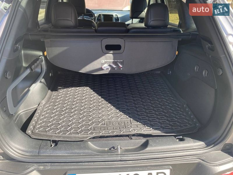 Внедорожник / Кроссовер Jeep Cherokee 2017 в Сумах
