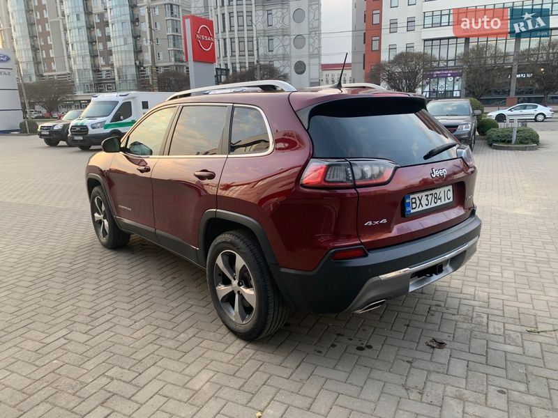 Внедорожник / Кроссовер Jeep Cherokee 2019 в Хмельницком