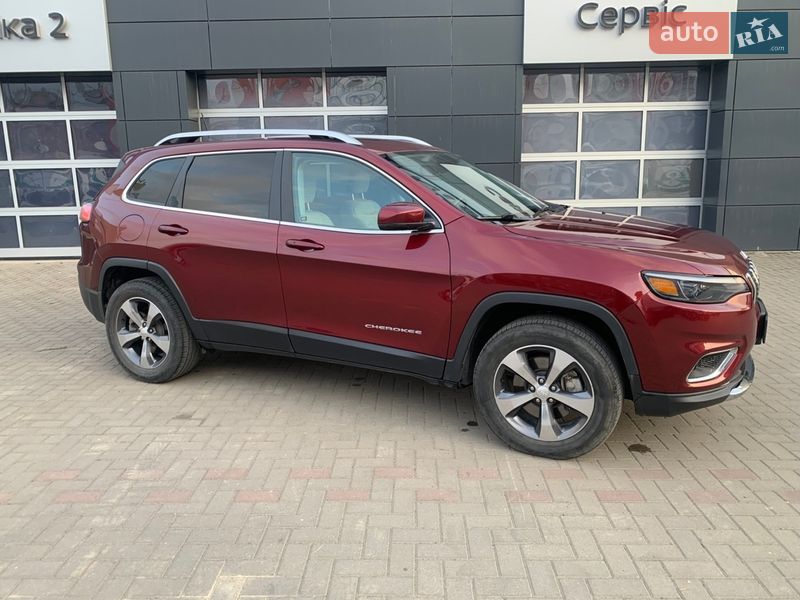 Внедорожник / Кроссовер Jeep Cherokee 2019 в Хмельницком
