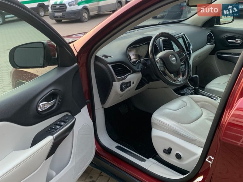 Внедорожник / Кроссовер Jeep Cherokee 2019 в Хмельницком