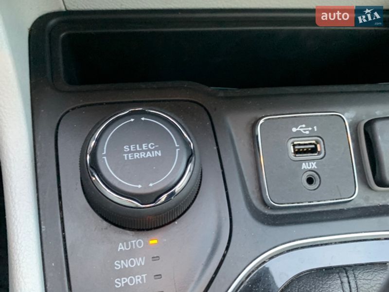 Внедорожник / Кроссовер Jeep Cherokee 2019 в Хмельницком