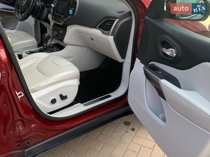 Внедорожник / Кроссовер Jeep Cherokee 2019 в Хмельницком