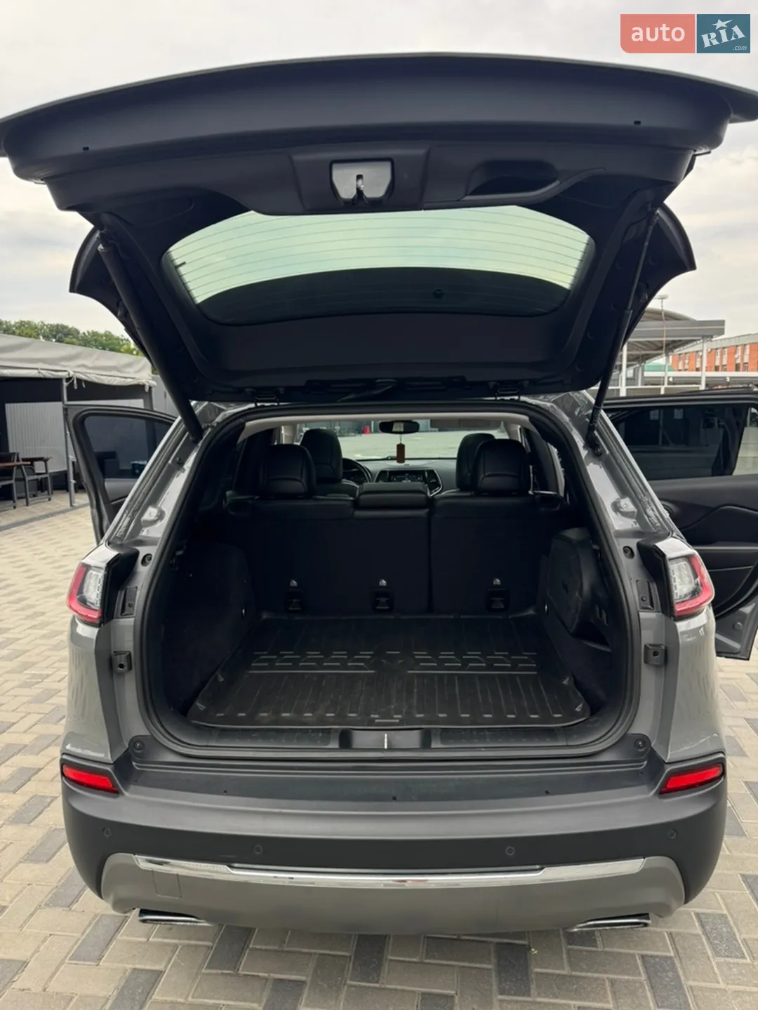 2020 Jeep Cherokee - мініатюра 16