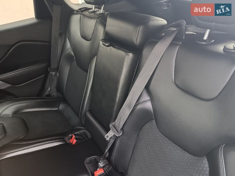 Внедорожник / Кроссовер Jeep Cherokee 2019 в Киеве