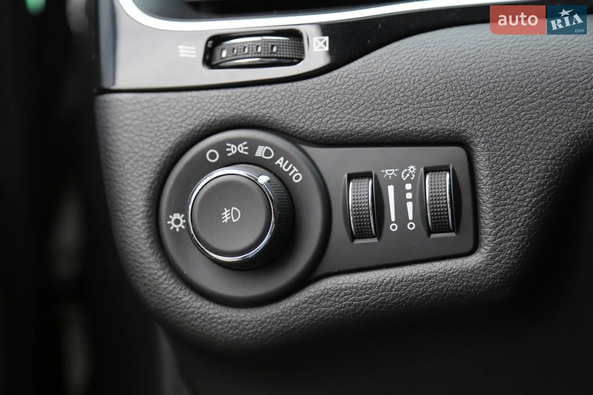 2019 Jeep Cherokee - мініатюра 6