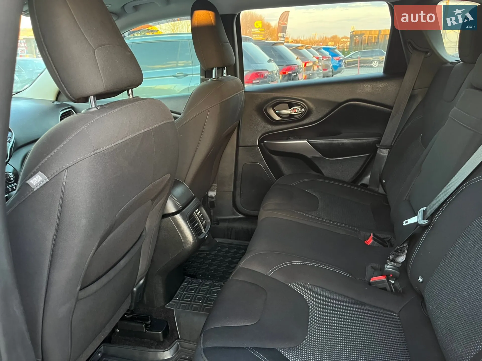 2018 Jeep Cherokee - мініатюра 12