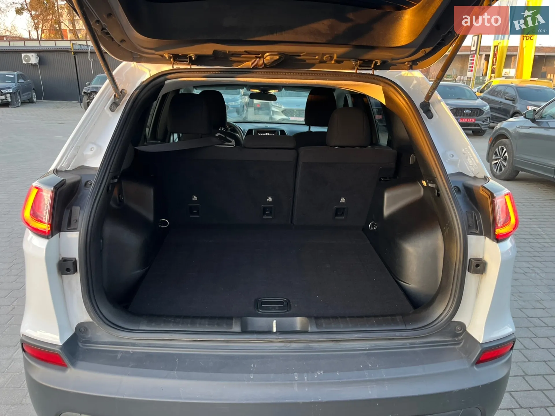 2018 Jeep Cherokee - мініатюра 13
