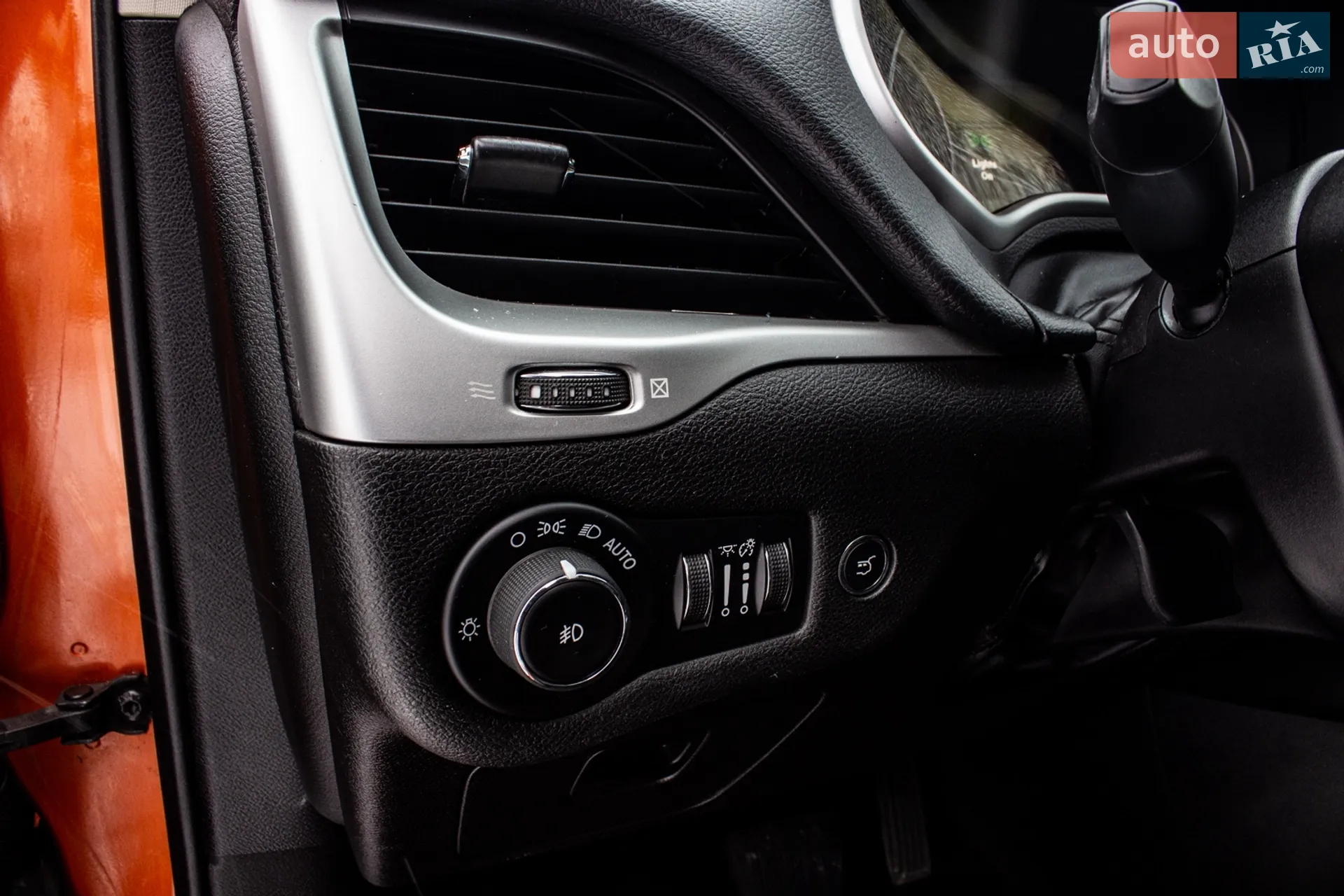 2015 Jeep Cherokee - мініатюра 16