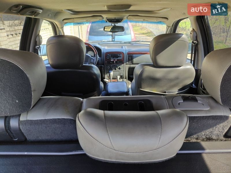 Позашляховик / Кросовер Jeep Cherokee 2005 в Заставній