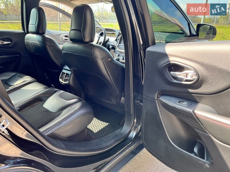 Внедорожник / Кроссовер Jeep Cherokee 2016 в Киеве фото 22 Внедорожник / Кроссовер Jeep Cherokee 2016 в Киеве