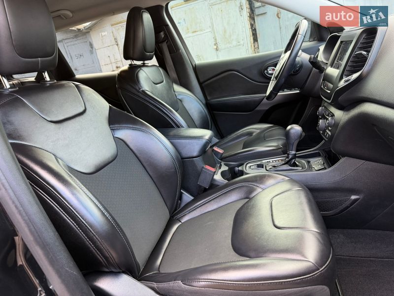 Внедорожник / Кроссовер Jeep Cherokee 2019 в Киеве