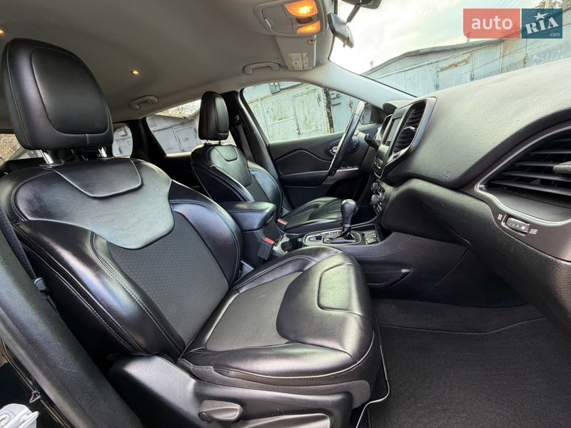 Внедорожник / Кроссовер Jeep Cherokee 2019 в Киеве