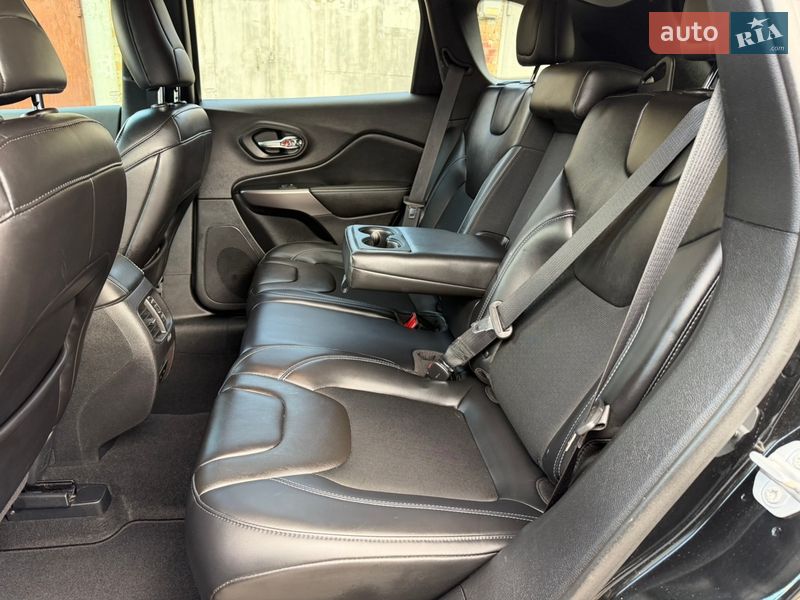 Внедорожник / Кроссовер Jeep Cherokee 2019 в Киеве