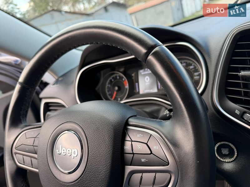 Внедорожник / Кроссовер Jeep Cherokee 2019 в Киеве