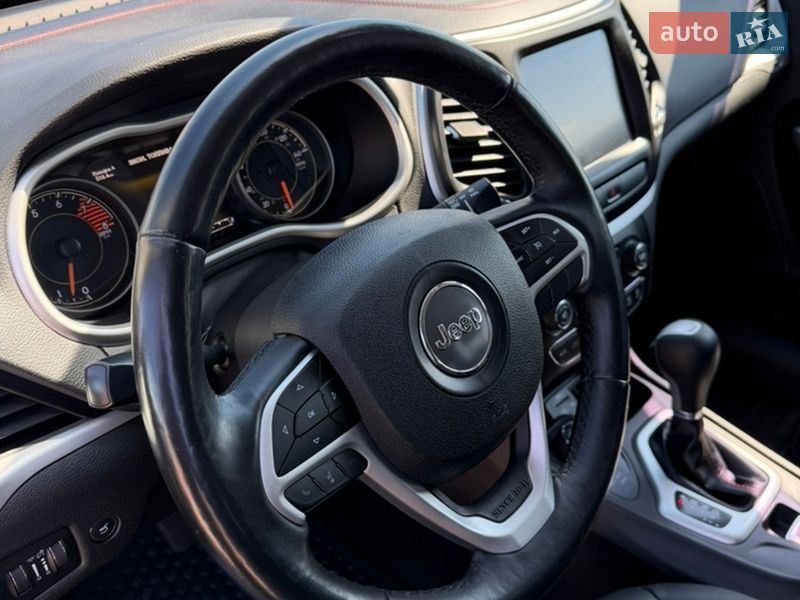 Внедорожник / Кроссовер Jeep Cherokee 2017 в Киеве
