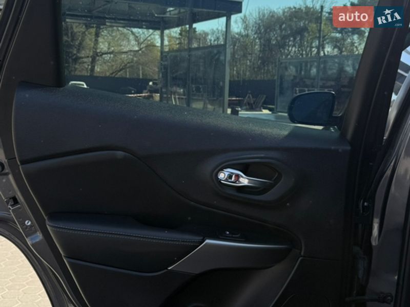 Позашляховик / Кросовер Jeep Cherokee 2020 в Києві