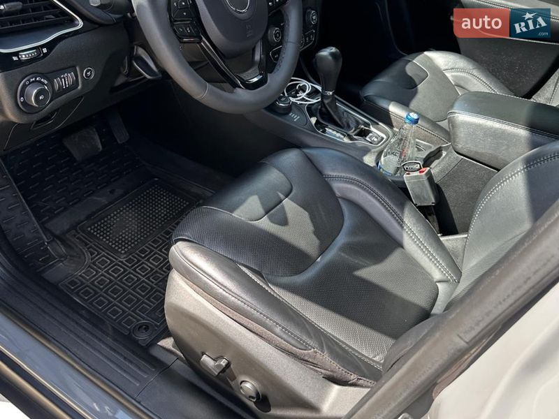 Внедорожник / Кроссовер Jeep Cherokee 2023 в Житомире