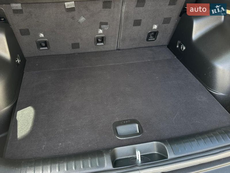 Внедорожник / Кроссовер Jeep Cherokee 2023 в Житомире