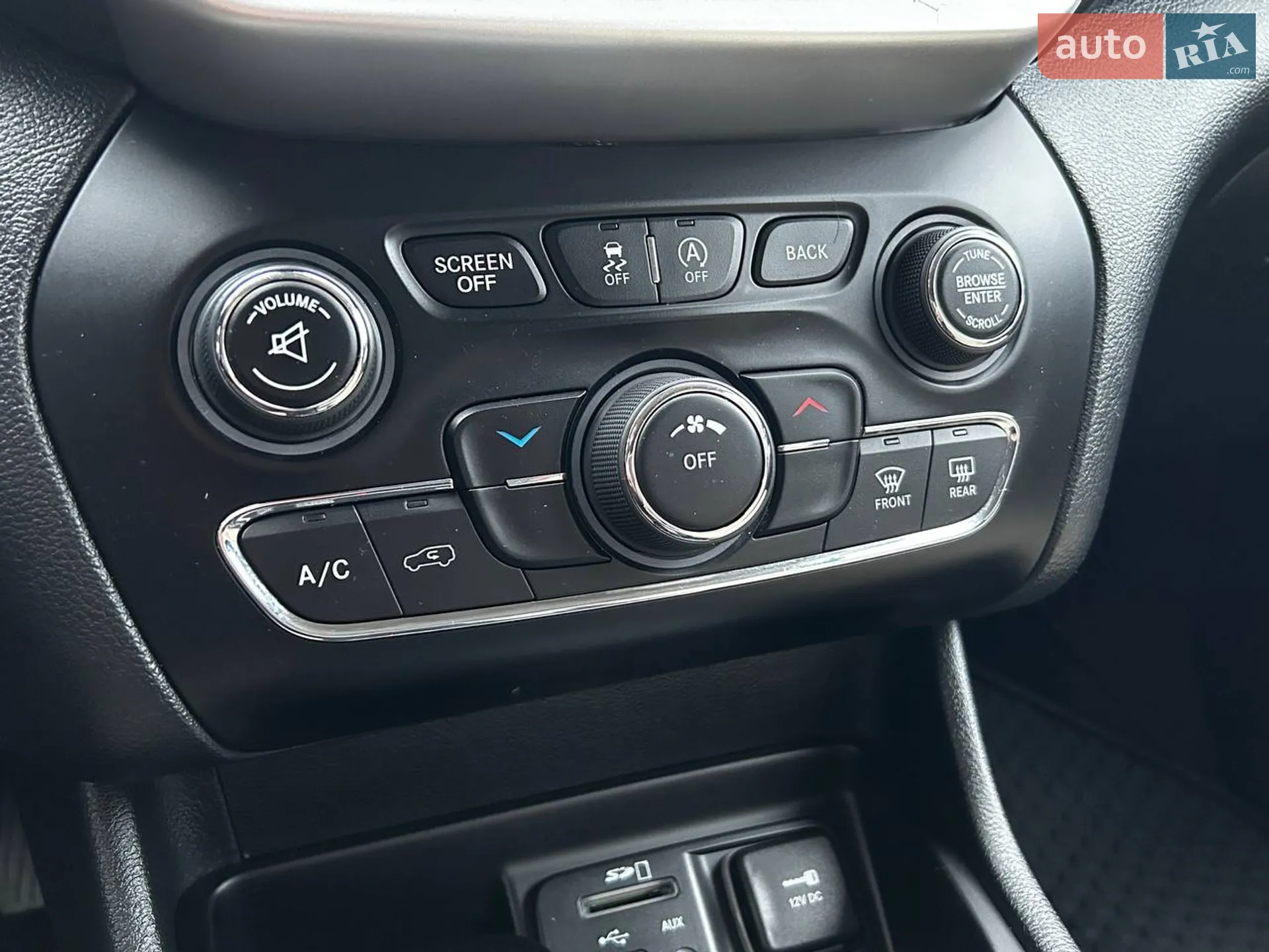 2015 Jeep Cherokee - мініатюра 22