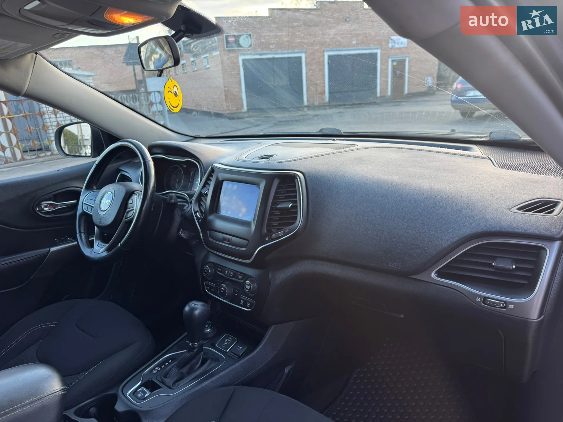 2019 Jeep Cherokee - мініатюра 27